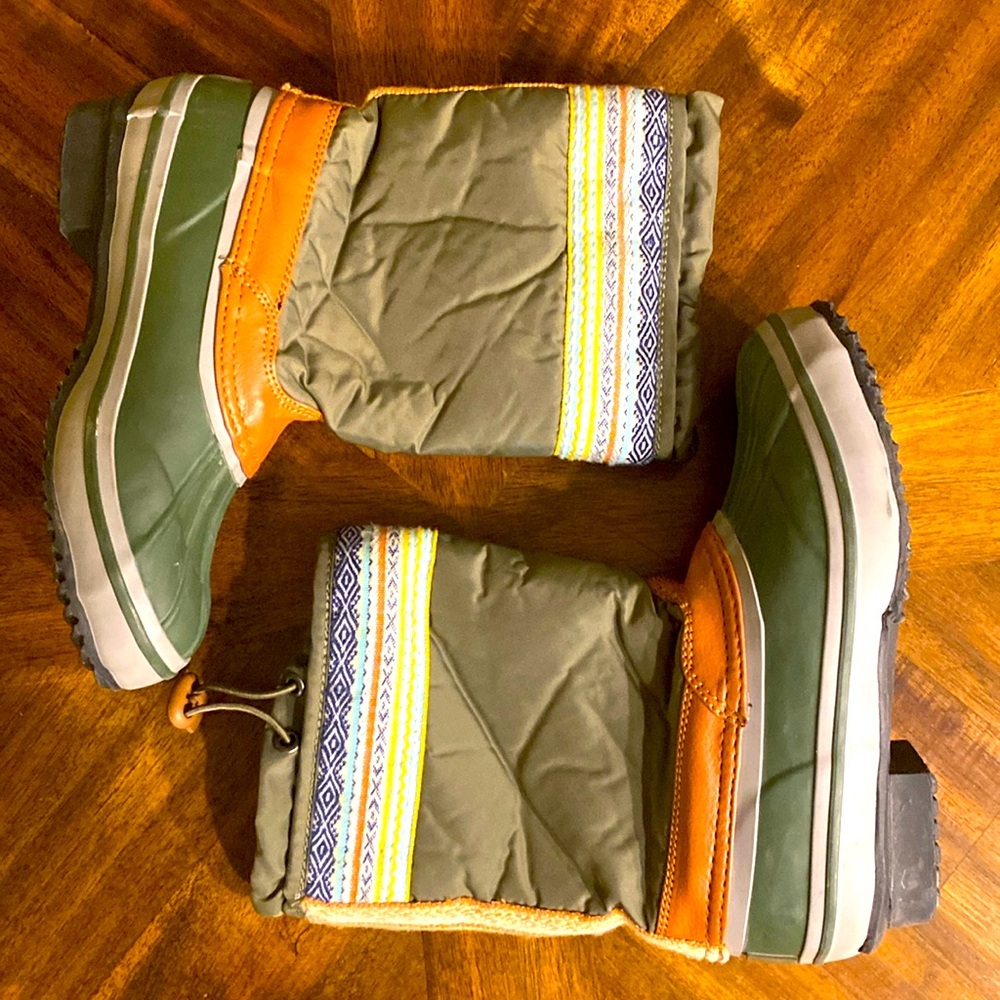 The Sak Daley snow boot size 5